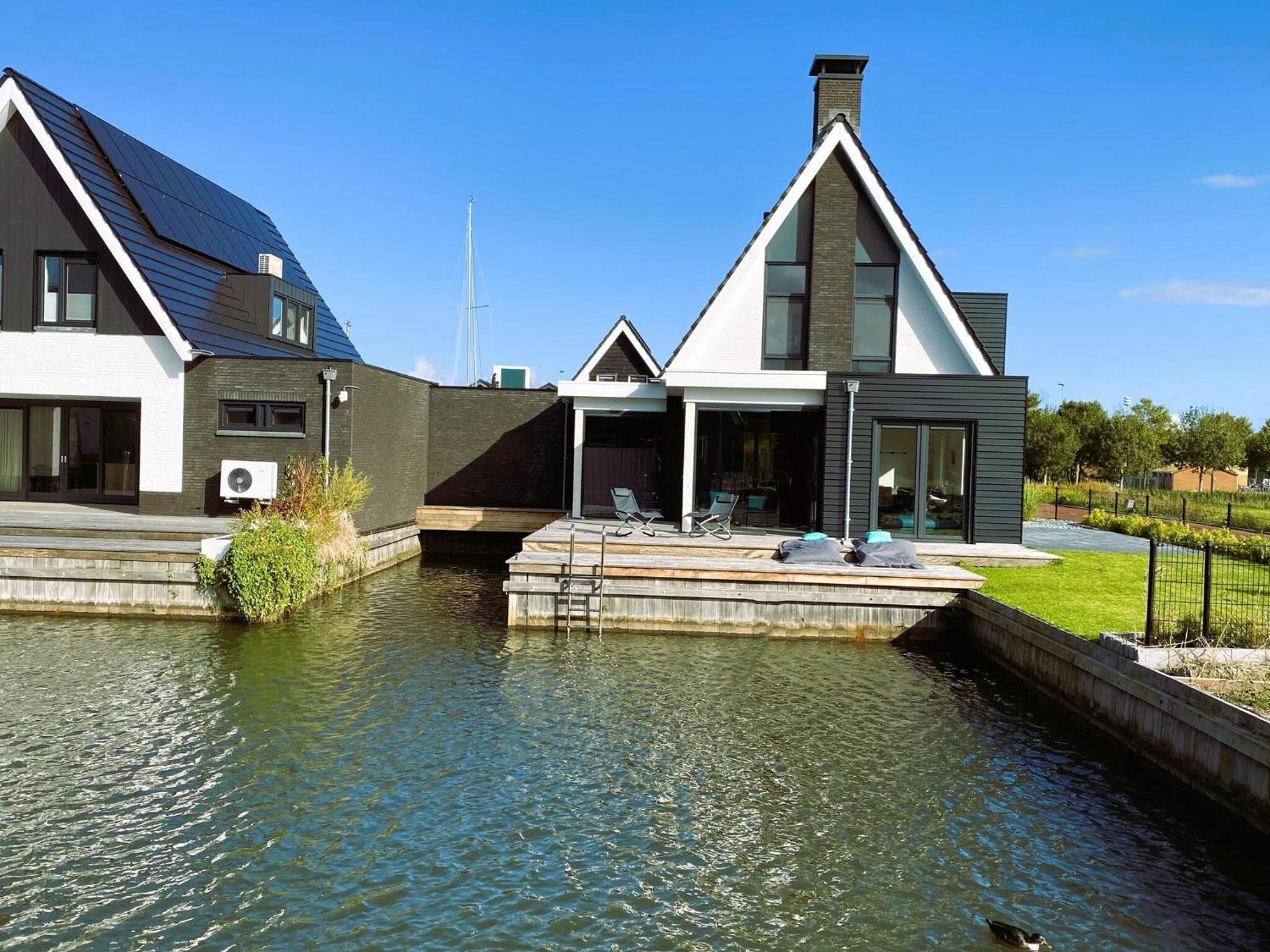 Peaceful Villa On The Water In สตาโวเริน ภายนอก รูปภาพ