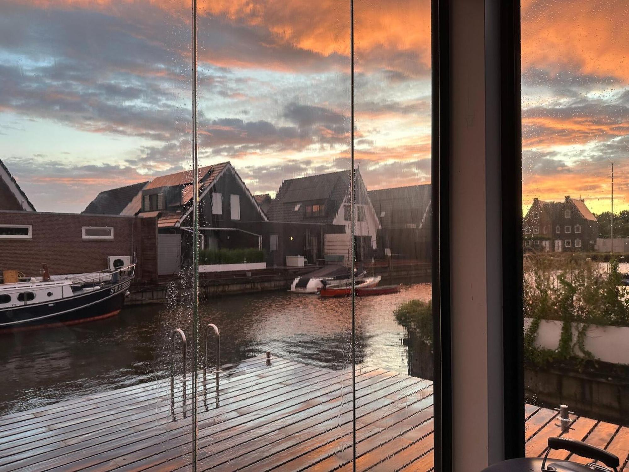 Peaceful Villa On The Water In สตาโวเริน ภายนอก รูปภาพ